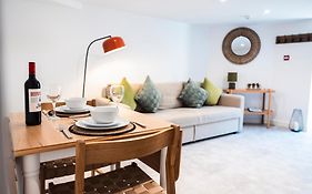 Hereford Central Apartment - Inc Free Parking, Wifi, Full Kitchen, Smart Tv - Spring Deal